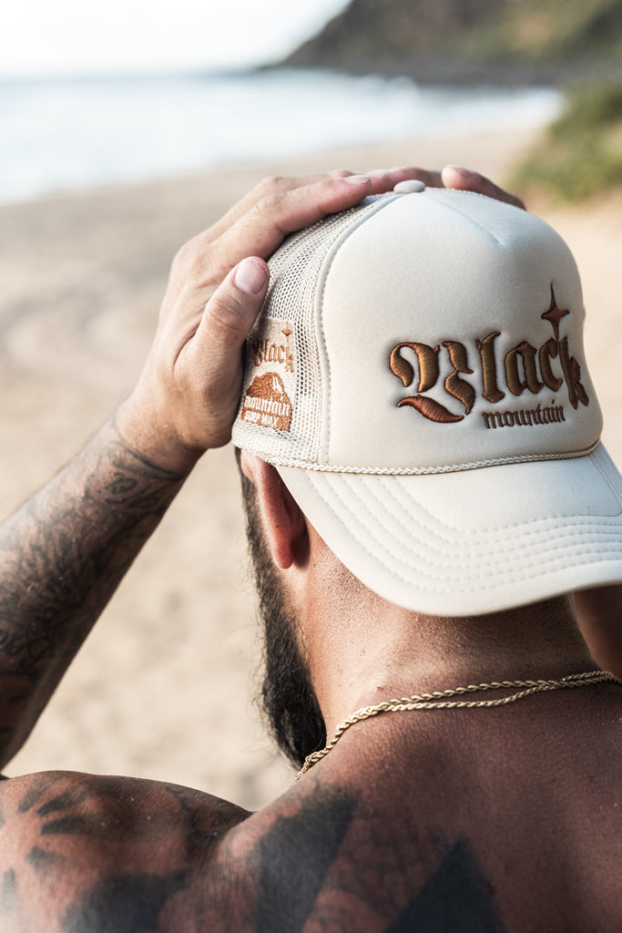 The Black Mountain Mesh Snapback Hat — Cream